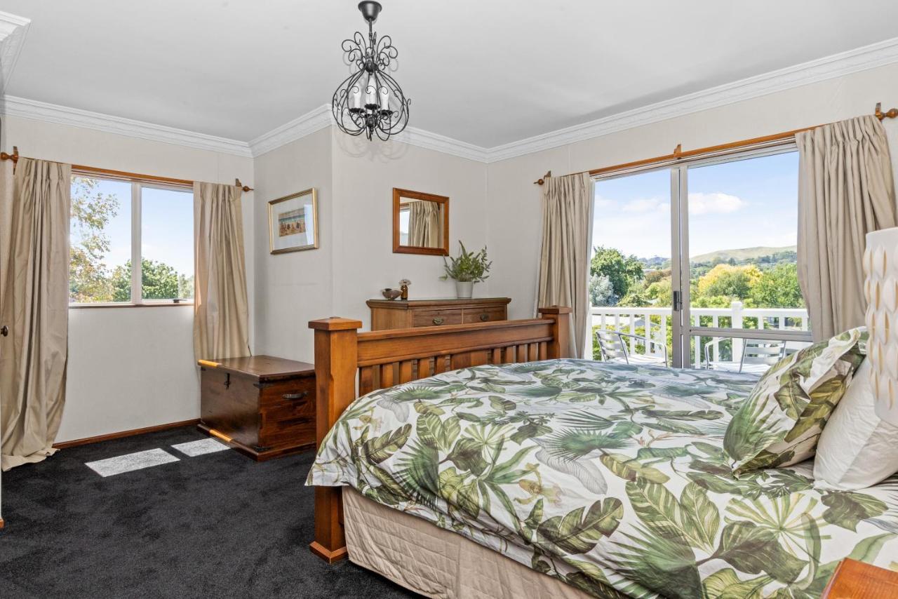 Live Large In The Village Havelock North Exteriör bild
