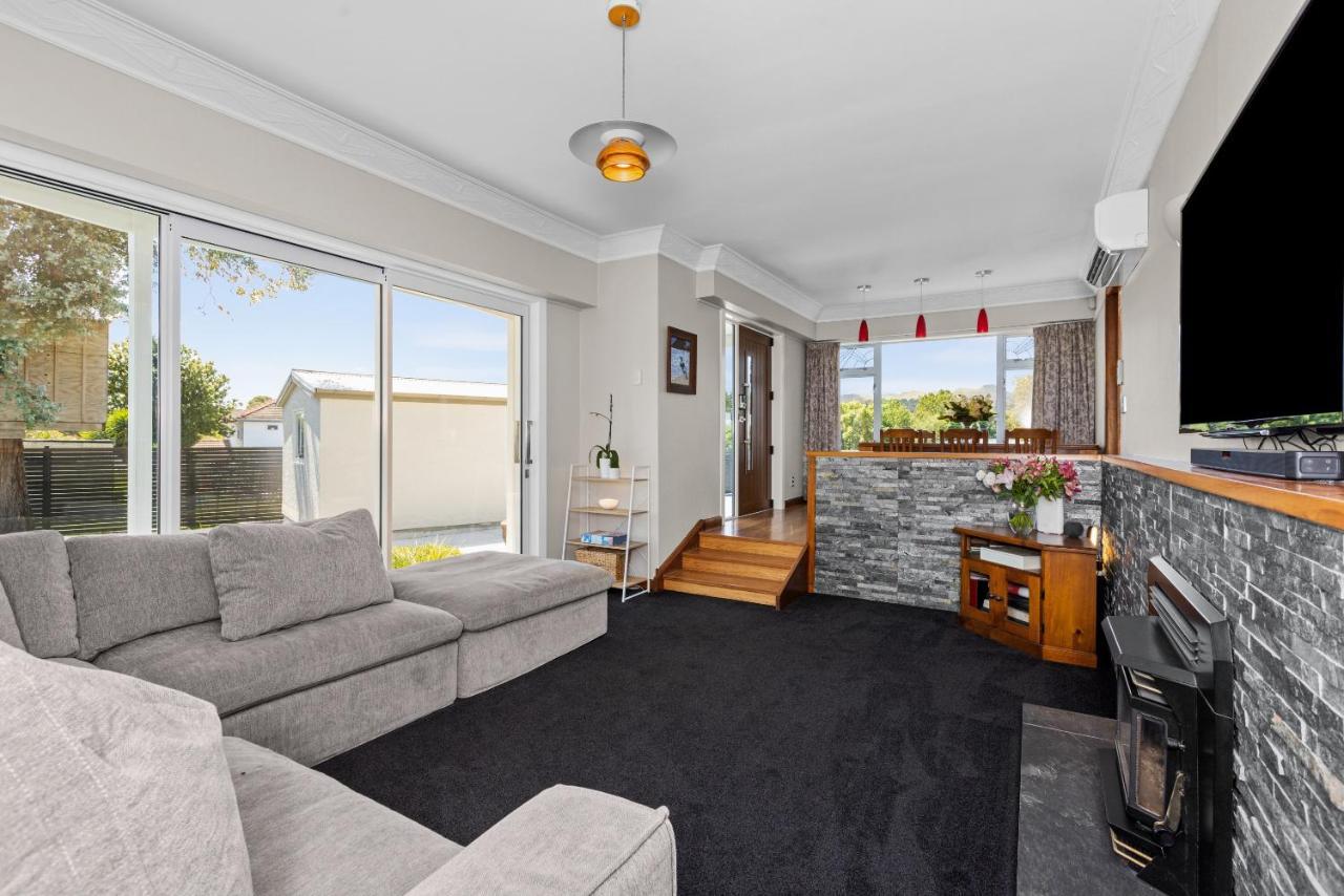 Live Large In The Village Havelock North Exteriör bild